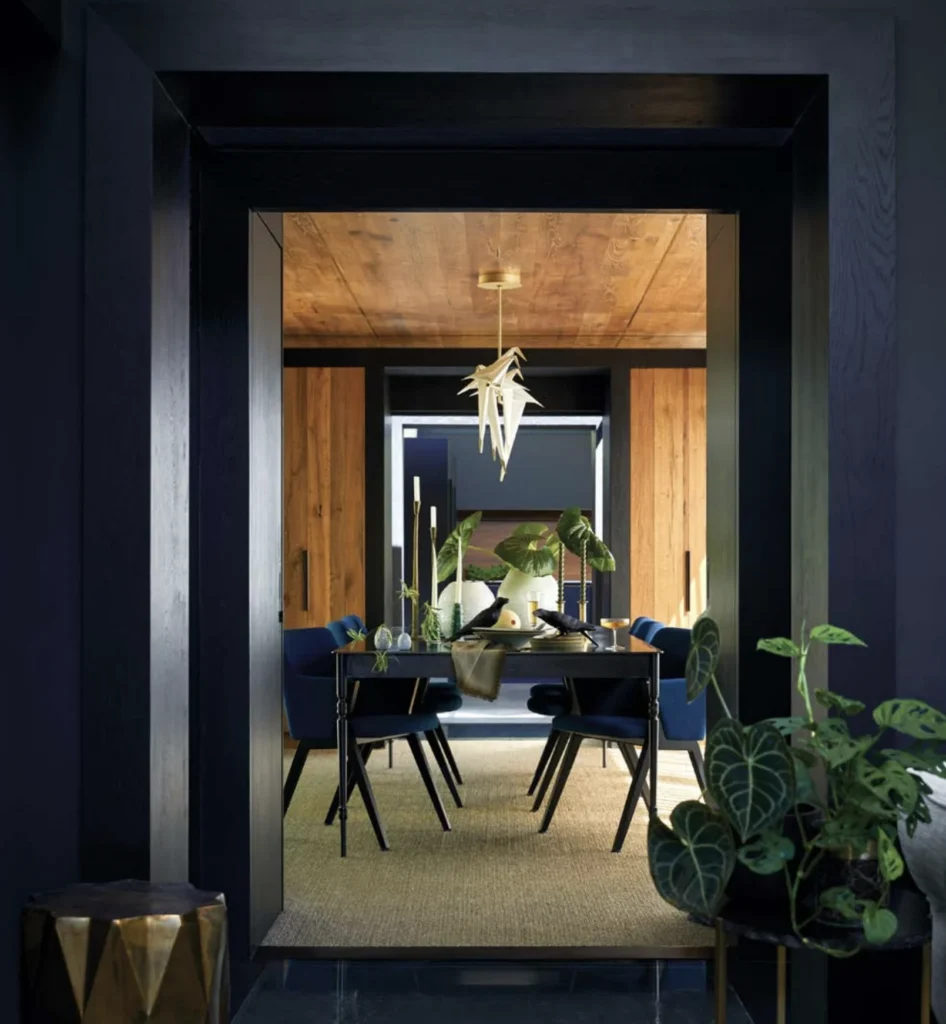 This new lounge, designed by ADeKAMA, forms a link between two portions of the existing building.